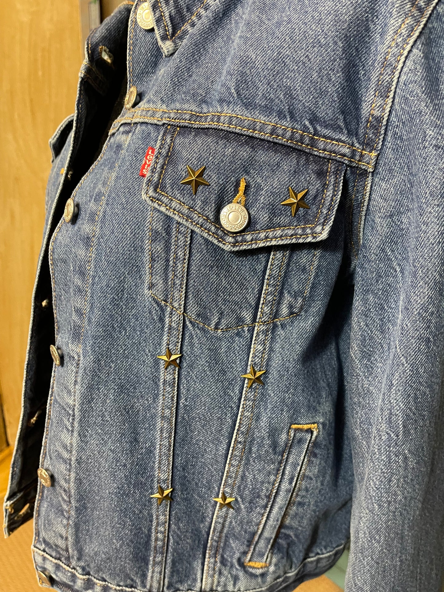 Levi’s Trucker Blue Denim Jean Jacket w/ Gold Stars (XL)