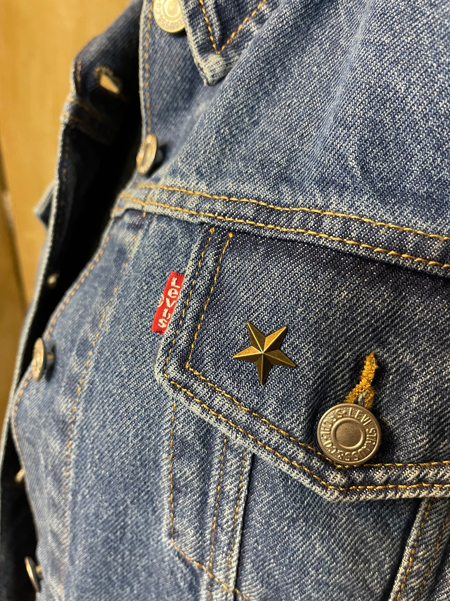 Levi’s Trucker Blue Denim Jean Jacket w/ Gold Stars (XL)