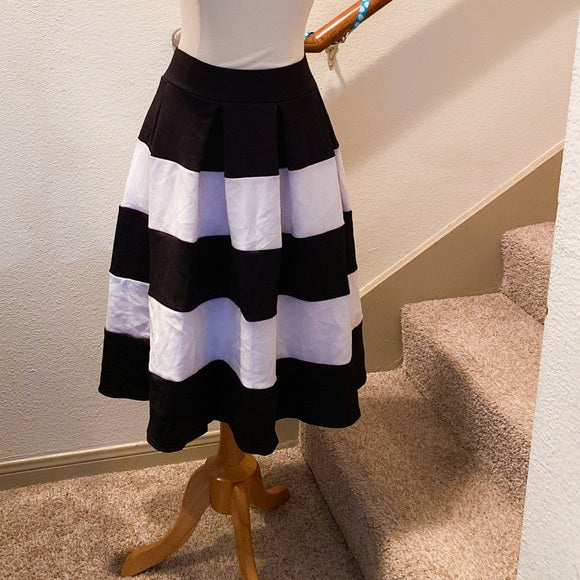B/W Striped Midi Skater/Bubble Skirt - 2X