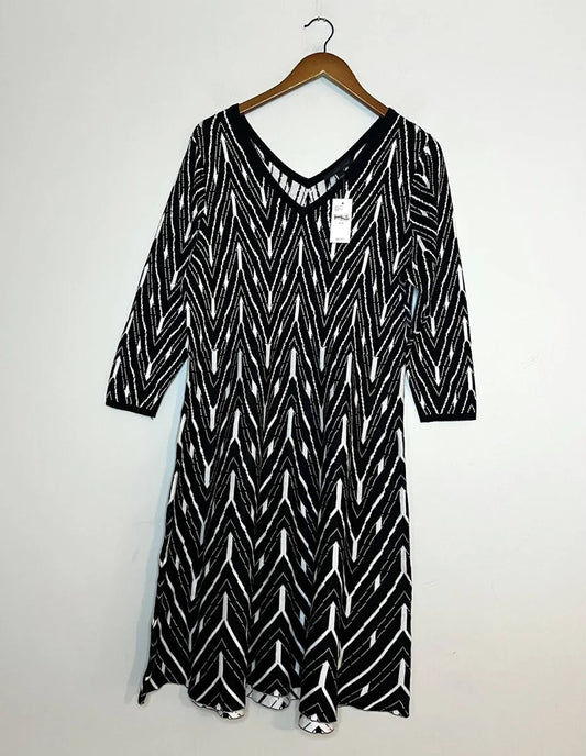 NEW Black Chevron LB Pattern Knit Dress -18/20